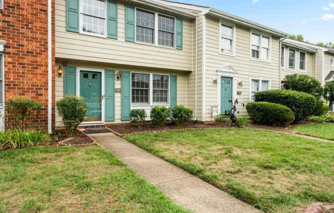 Newly Renovated 3 Bedroom 2.5 Bath Townhome in Laurel Lakes Available NOW!