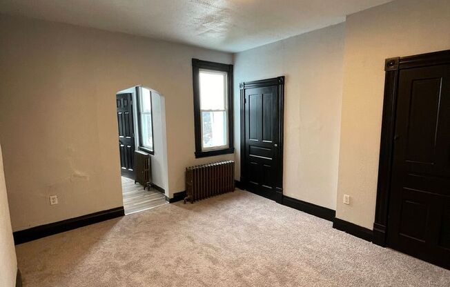 3 beds, 1 bath, $1,350, Unit Unit 1818