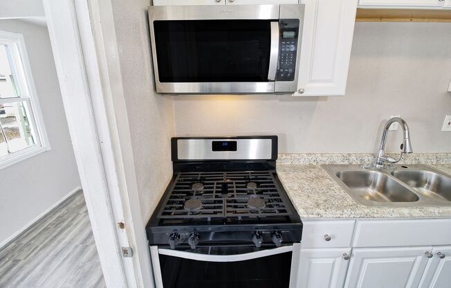 5 beds, 2 baths, $2,300