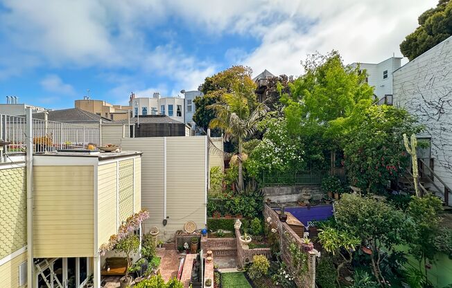 Top-Floor, Remodeled 5BR/2.5BA Victorian Flat, Pet Friendly, Steps from Alamo Square
