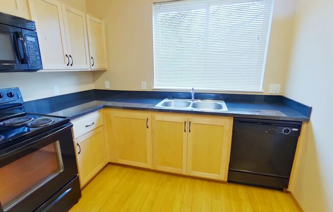 3 beds, 2 baths, $1,995, Unit 402