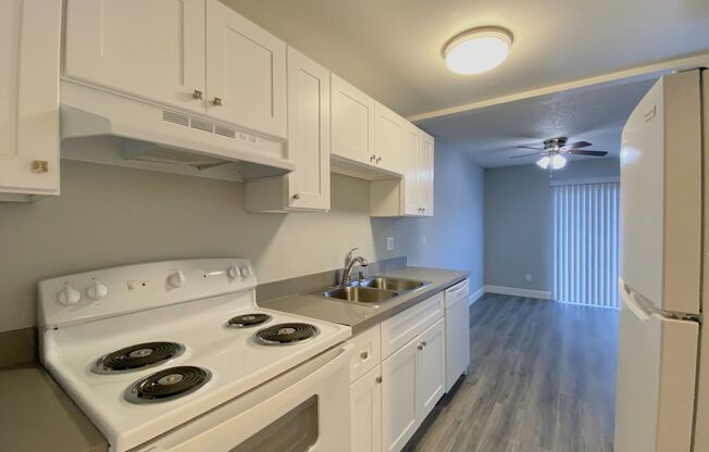 2 beds, 1 bath, 840 sqft, $1,645, Unit RO-97