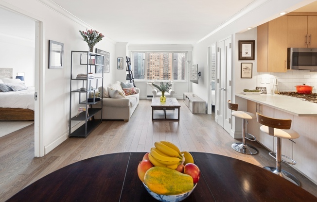 400 E 54 ST