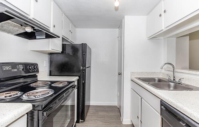 1 bed, 1 bath, 700 sqft, $731