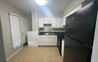 2 beds, 1 bath, 750 sqft, $725, Unit 4