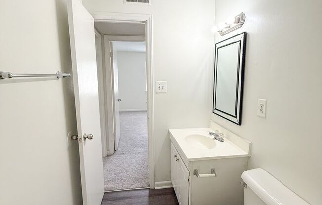 2 beds, 1 bath, 800 sqft, $1,095, Unit B6