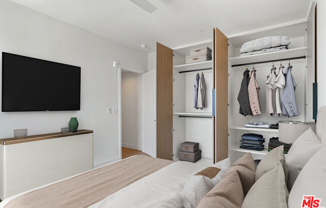2 beds, 2 baths, 1,055 sqft, $4,695, Unit 401