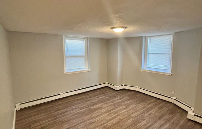 3 beds, 1 bath, 1,000 sqft, $2,500, Unit 3B