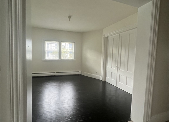 3 beds, 1 bath, $3,000, Unit 1