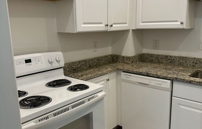 2 beds, 1 bath, 975 sqft, $1,800, Unit Royal York 114