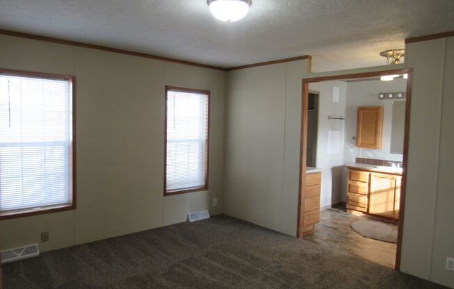 3 beds, 2 baths, $950