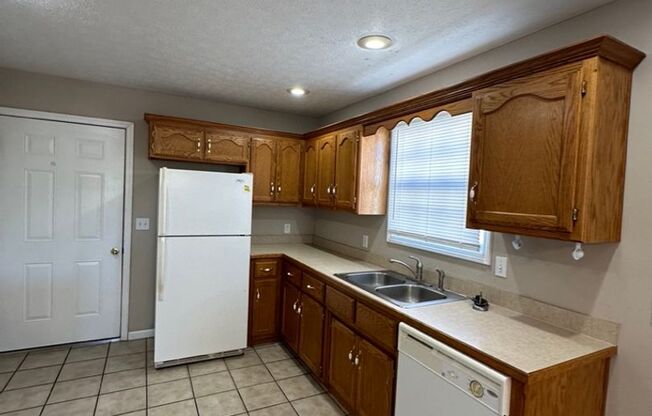 3 beds, 2 baths, $1,175