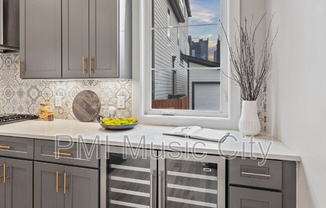 1403 ALT 10 AVE N