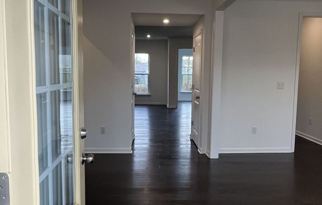 Large, Newer 4 Bedroom + Office and Loft in Huntersville