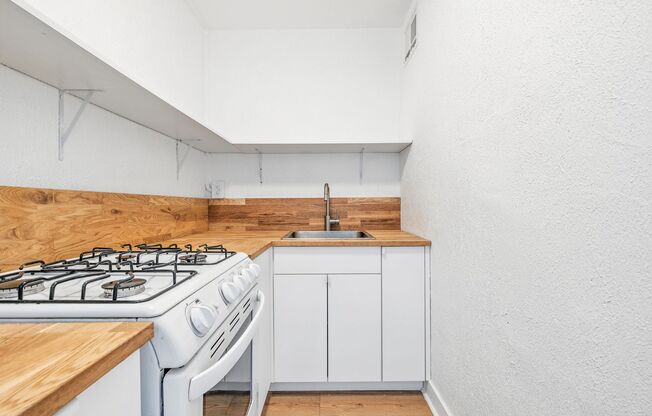 1 bed, 1 bath, 440 sqft, $850, Unit 608