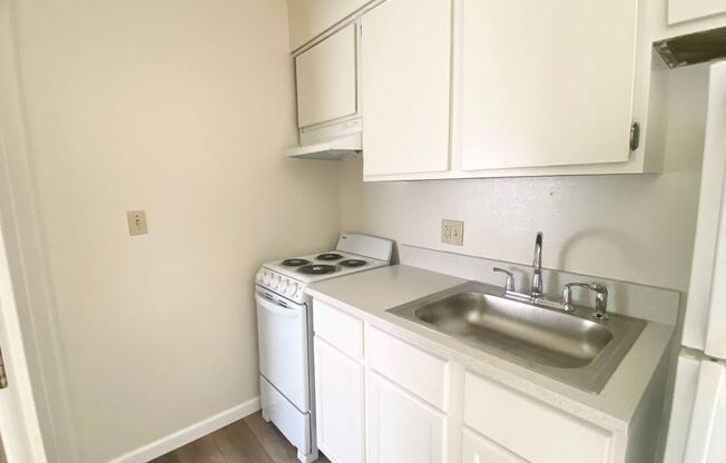 1 bed, 1 bath, 430 sqft, $895, Unit 713-7