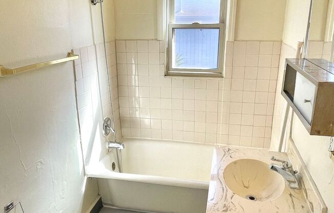 Studio, 1 bath, 360 sqft, $1,050, Unit Unit #10