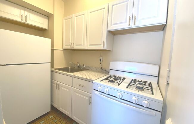 2 beds, 1 bath, $1,395, Unit 201