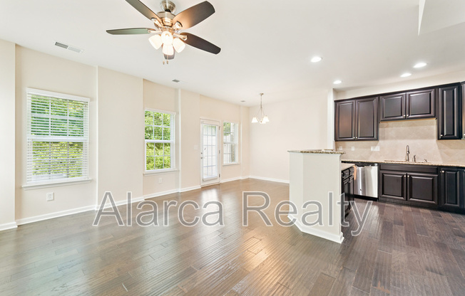 2455 SILVERTHORN DR