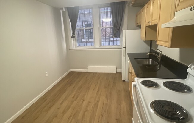4 beds, 2 baths, $5,900, Unit 51