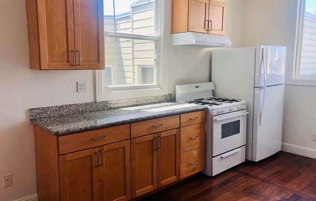 Sunlit Top Floor Jr. One Bedroom apartment home in Hayes Valley