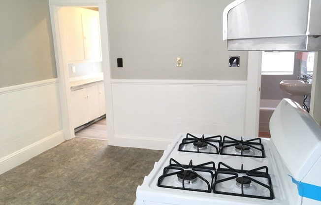 2 beds, 1 bath, 700 sqft, $2,200, Unit 2