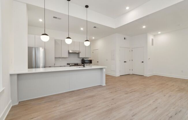 2 beds, 2 baths, 1,000 sqft, $1,795, Unit 101
