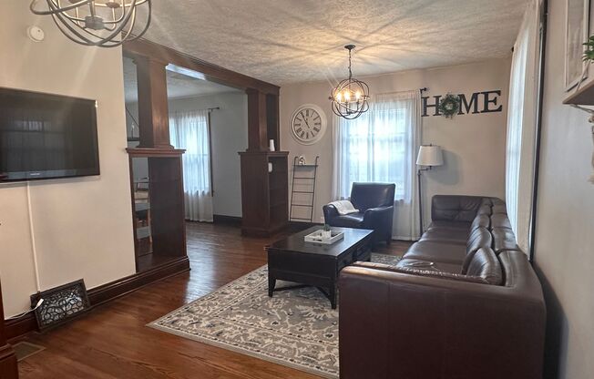 3 beds, 1 bath, $2,200