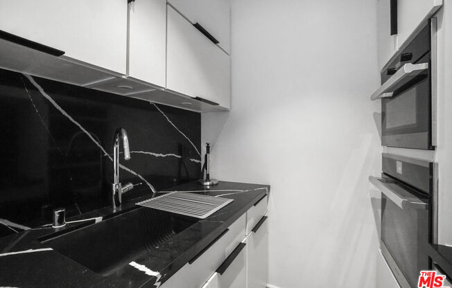 1 bed, 1 bath, 800 sqft, $2,500, Unit 1104