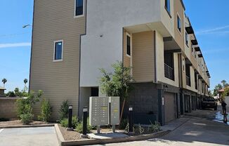 3 beds, 2.5 baths, $2,500, Unit 1010