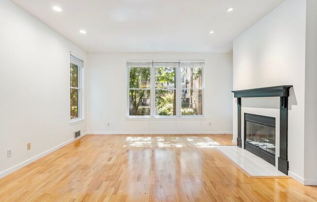 Riverplace Condominiums - 1 bed/1 bath corner unit w/parking/storage/balcony/fireplace