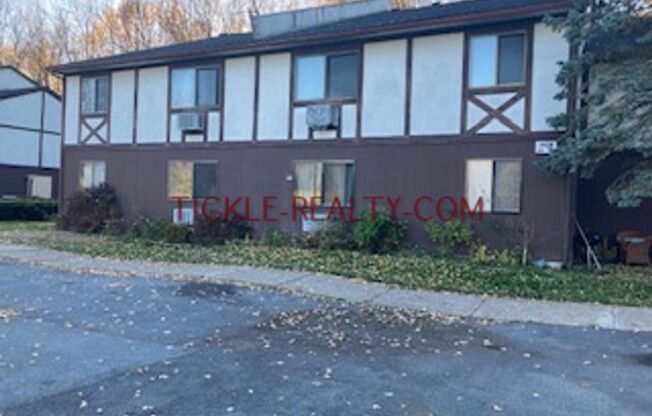 2 beds, 1 bath, $1,195, Unit 3