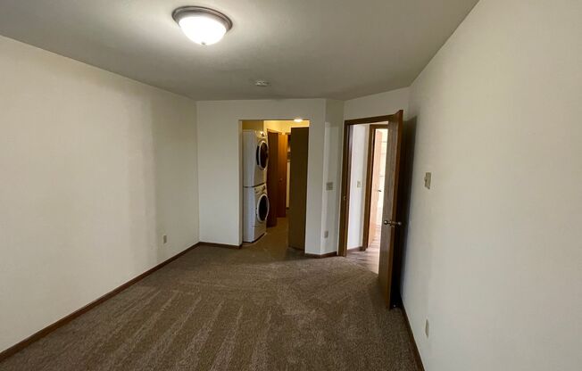 3 beds, 1 bath, 1,040 sqft, $1,800, Unit 3156-105