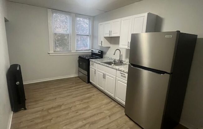 4 beds, 1 bath, $2,000, Unit 155 Belmont Unit #3L