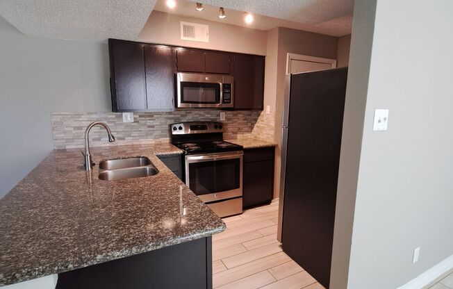 2 beds, 2 baths, 926 sqft, $1,187, Unit 2423