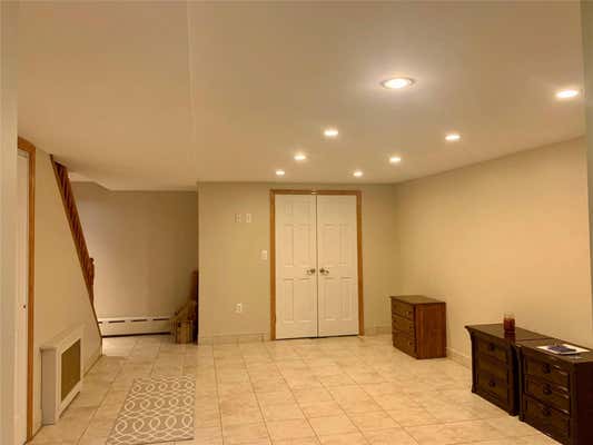 2 beds, 1 bath, 1,100 sqft, $2,300