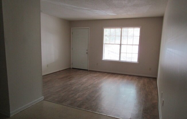 2 beds, 1 bath, $975, Unit Apt 3