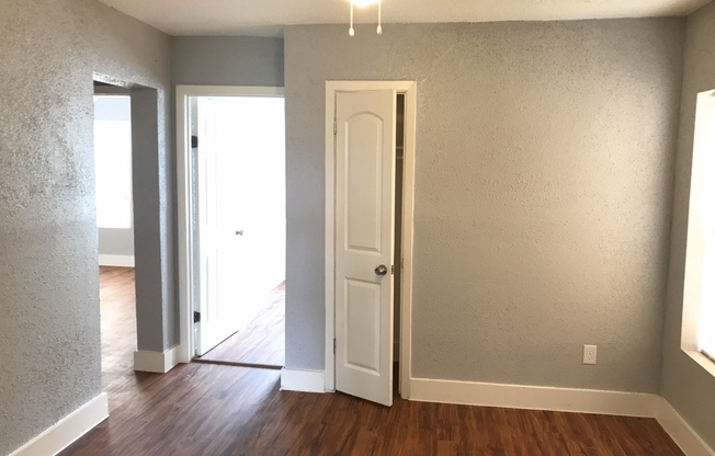 3 beds, 1 bath, 950 sqft, $1,195, Unit 03