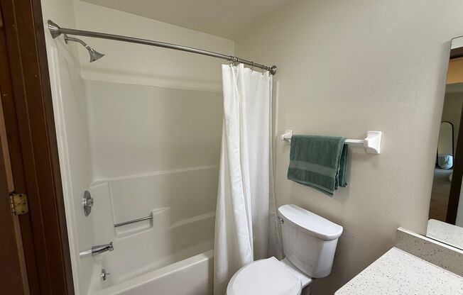 2 beds, 1 bath, 965 sqft, $1,665, Unit 7741RE