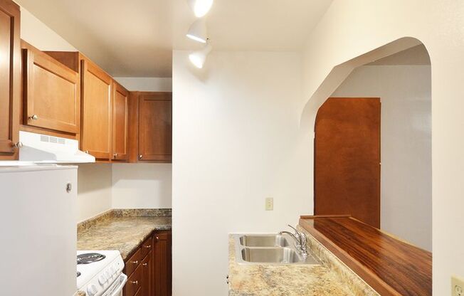 Studio, 1 bath, 375 sqft, $825, Unit 24 - 321