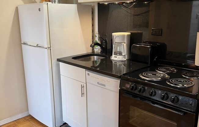 1 bed, 1 bath, 650 sqft, $3,850, Unit 1909