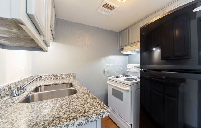 2 beds, 1 bath, $1,025, Unit 23