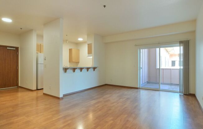 2 beds, 1 bath, $1,700, Unit 303