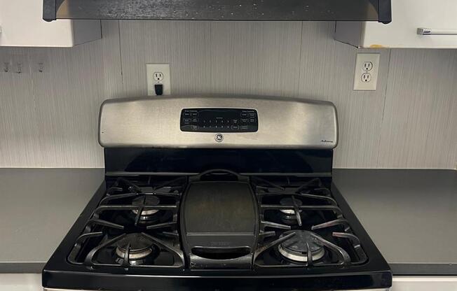 Studio, 1 bath, 450 sqft, $2,700, Unit 6X