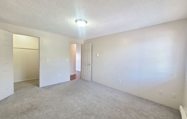 2 beds, 1 bath, $1,095, Unit 303