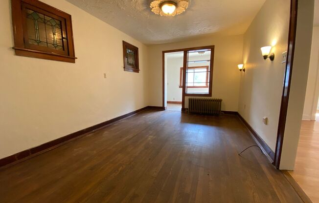 3 beds, 1 bath, $1,975, Unit 3135