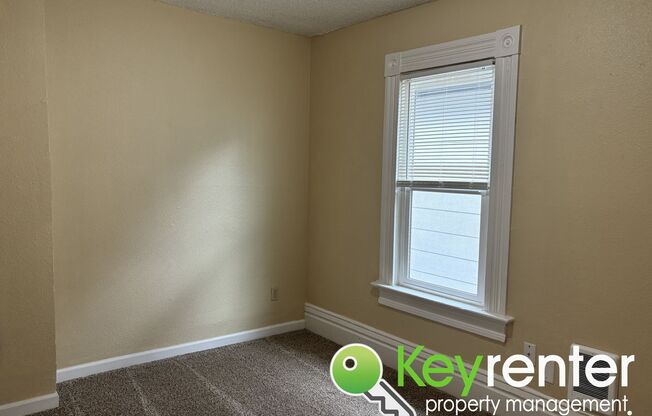 2 beds, 1 bath, 900 sqft, $1,350