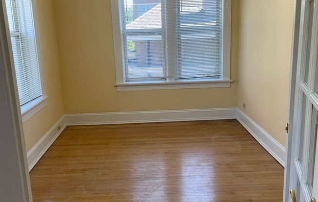 2 beds, 1 bath, 775 sqft, $1,575, Unit 400