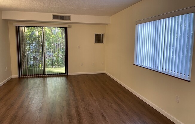 1 bed, 1 bath, 810 sqft, $1,900, Unit 301