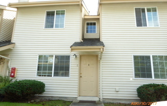 1 Bed 1.5 Bath 2 Story Townhome in Hampton Park - South Everett